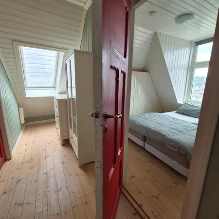 Apartamento I Autentisk Bergenshus Med Unik Utsikt Og Privat Hage