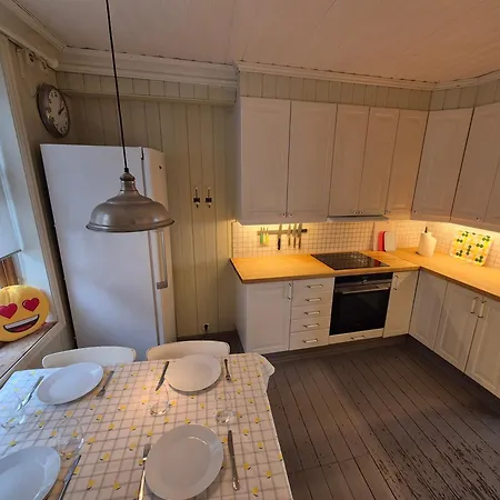 I Autentisk Bergenshus Med Unik Utsikt Og Privat Hage Apartamento