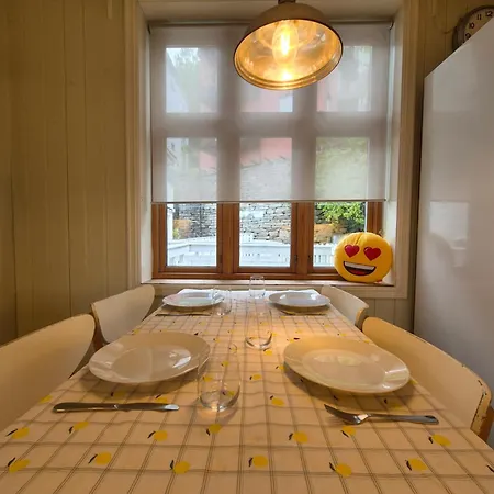 I Autentisk Bergenshus Med Unik Utsikt Og Privat Hage Apartamento