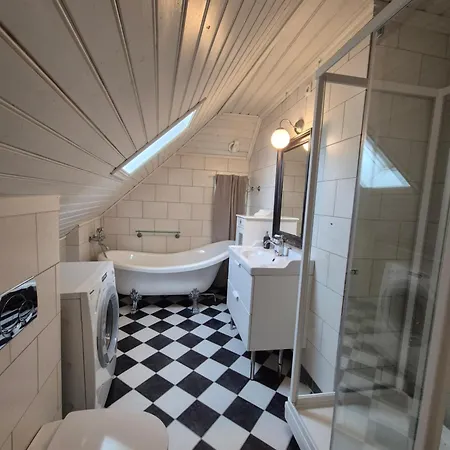 Apartamento I Autentisk Bergenshus Med Unik Utsikt Og Privat Hage Bergen
