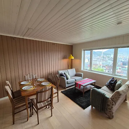 I Autentisk Bergenshus Med Unik Utsikt Og Privat Hage Appartement *
