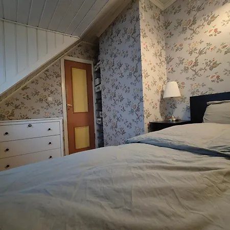 I Autentisk Bergenshus Med Unik Utsikt Og Privat Hage Appartement *