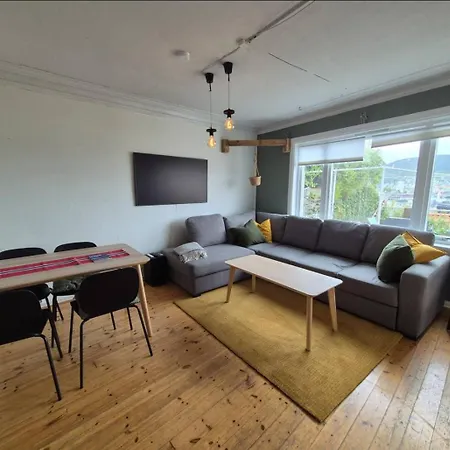 Appartement I Autentisk Bergenshus Med Unik Utsikt Og Privat Hage *