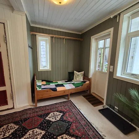 I Autentisk Bergenshus Med Unik Utsikt Og Privat Hage Appartement Bergen