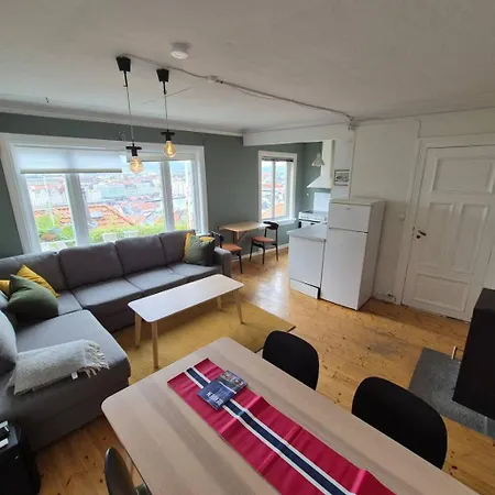 I Autentisk Bergenshus Med Unik Utsikt Og Privat Hage Appartement *